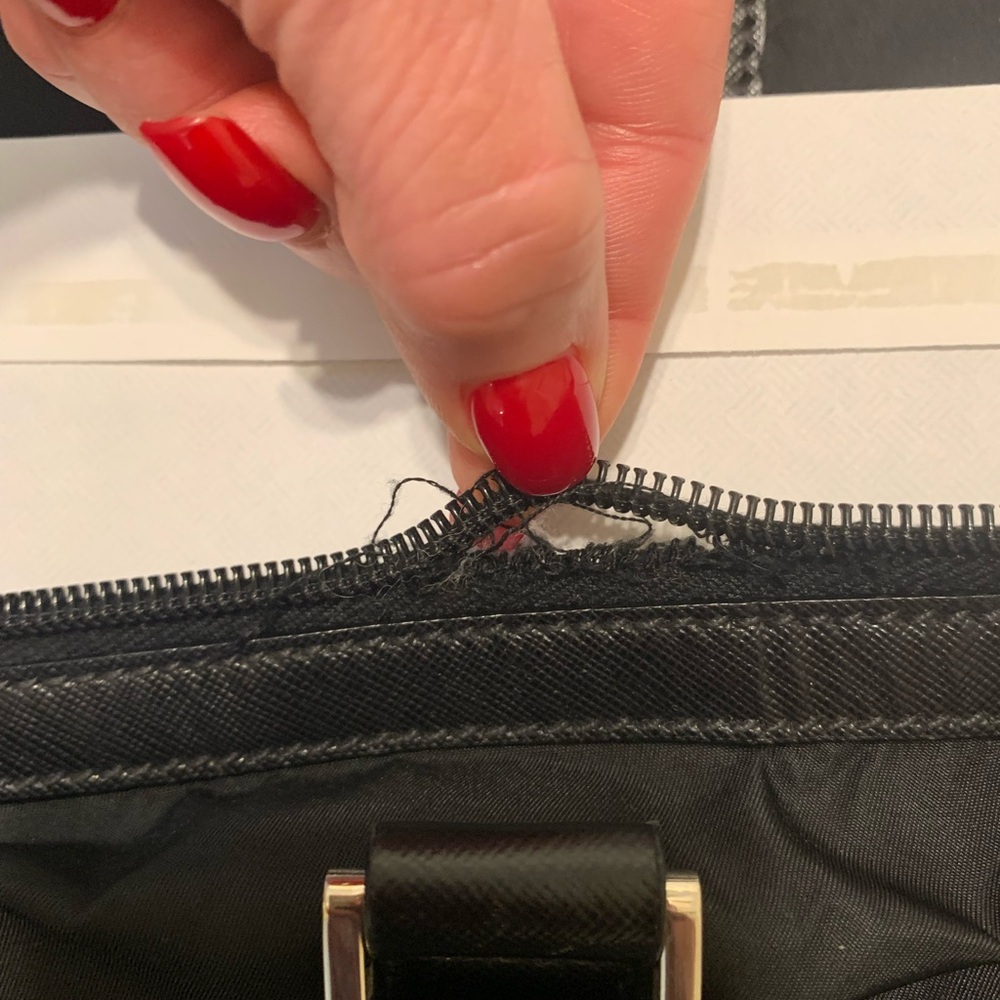Prada Black Duffel Bag Sleek Durable Travel Essential - Picture 6 of 17